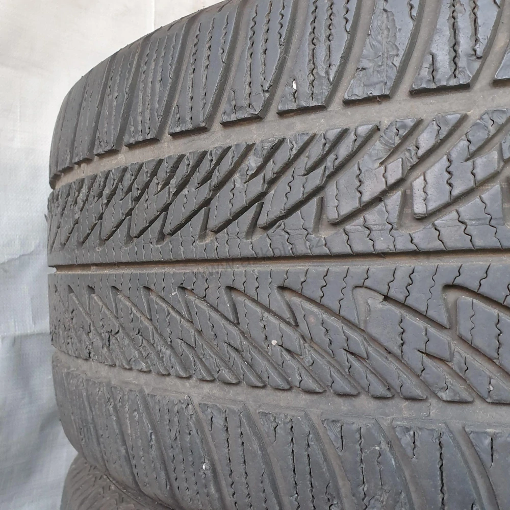Zimní pneumatiky 285/45 R20 GoodYear č. AP479