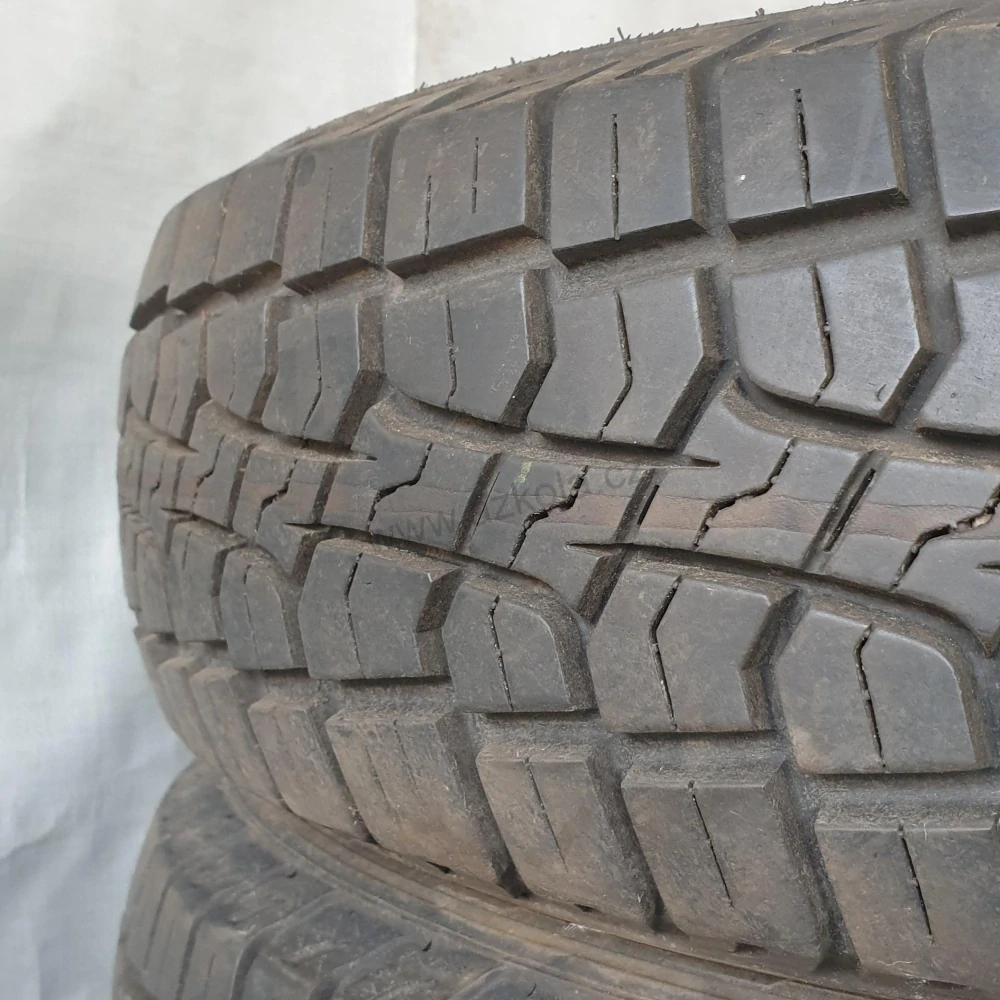 Zimní pneumatiky 185/75 R16 Pirelli č. AP482