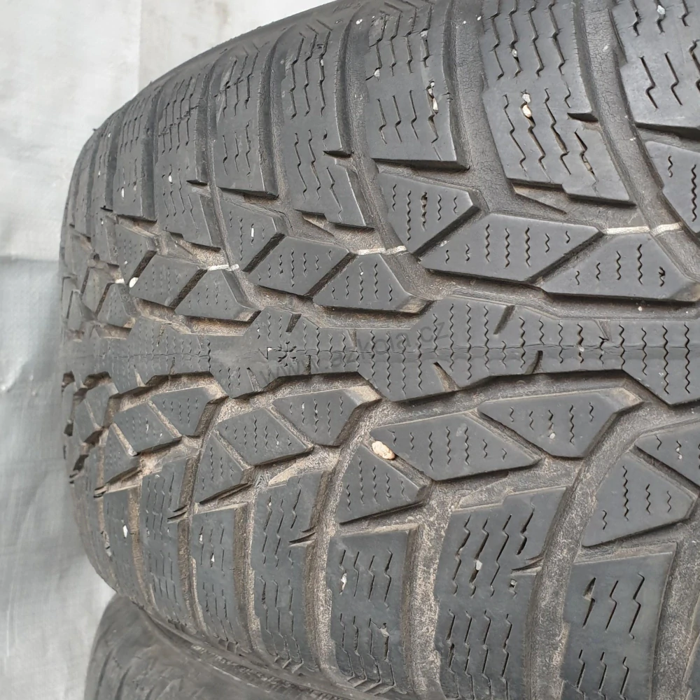 Zimní pneumatiky 205/55 R16 Nokian č. AP484