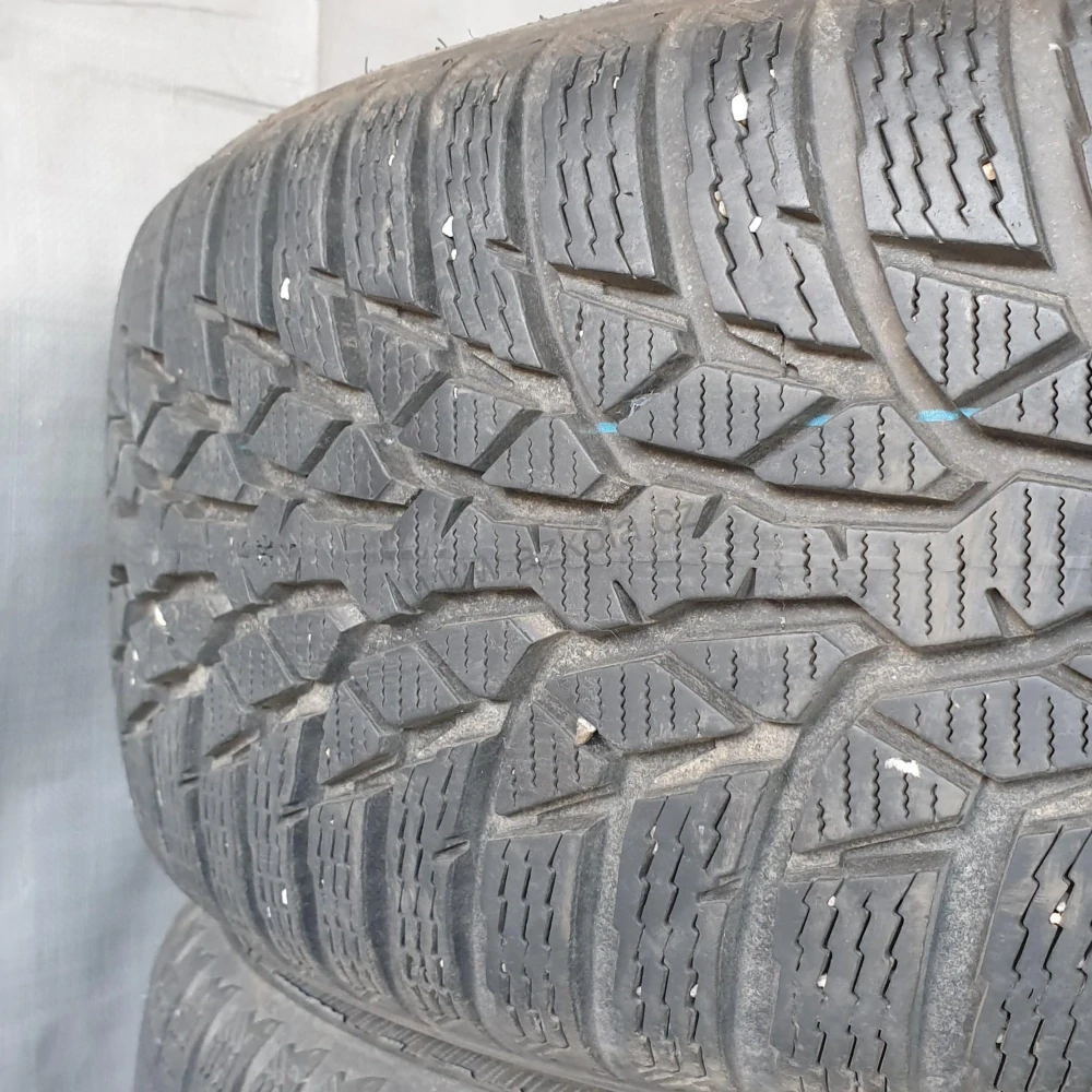 Zimní pneumatiky 205/60 R16 Nokian č. AP493
