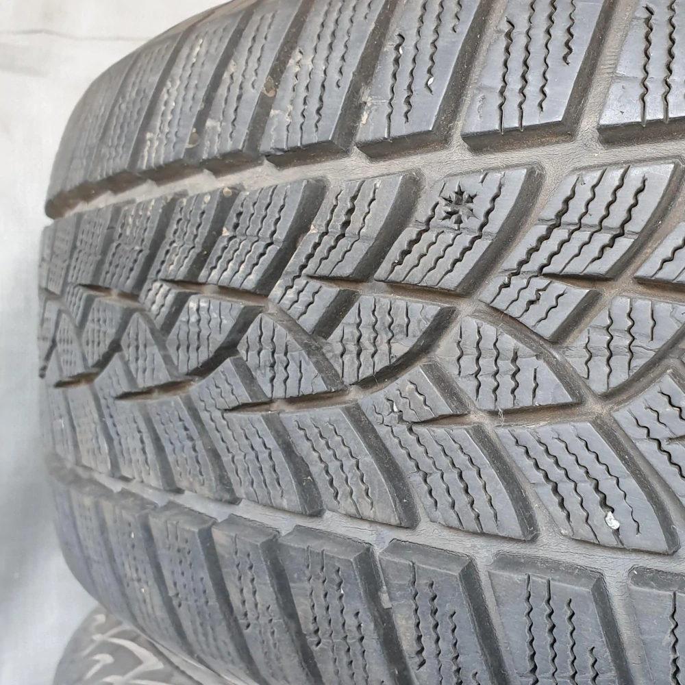Zimní pneumatiky 215/65 R16 GoodYear č. AP497