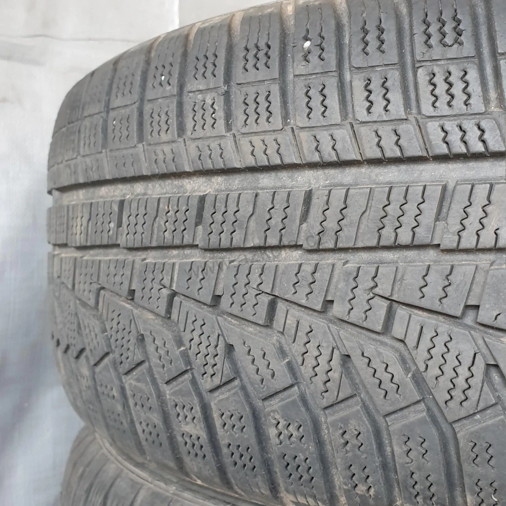 Zimní pneumatiky 215/60 R16 Hankook č. AP502