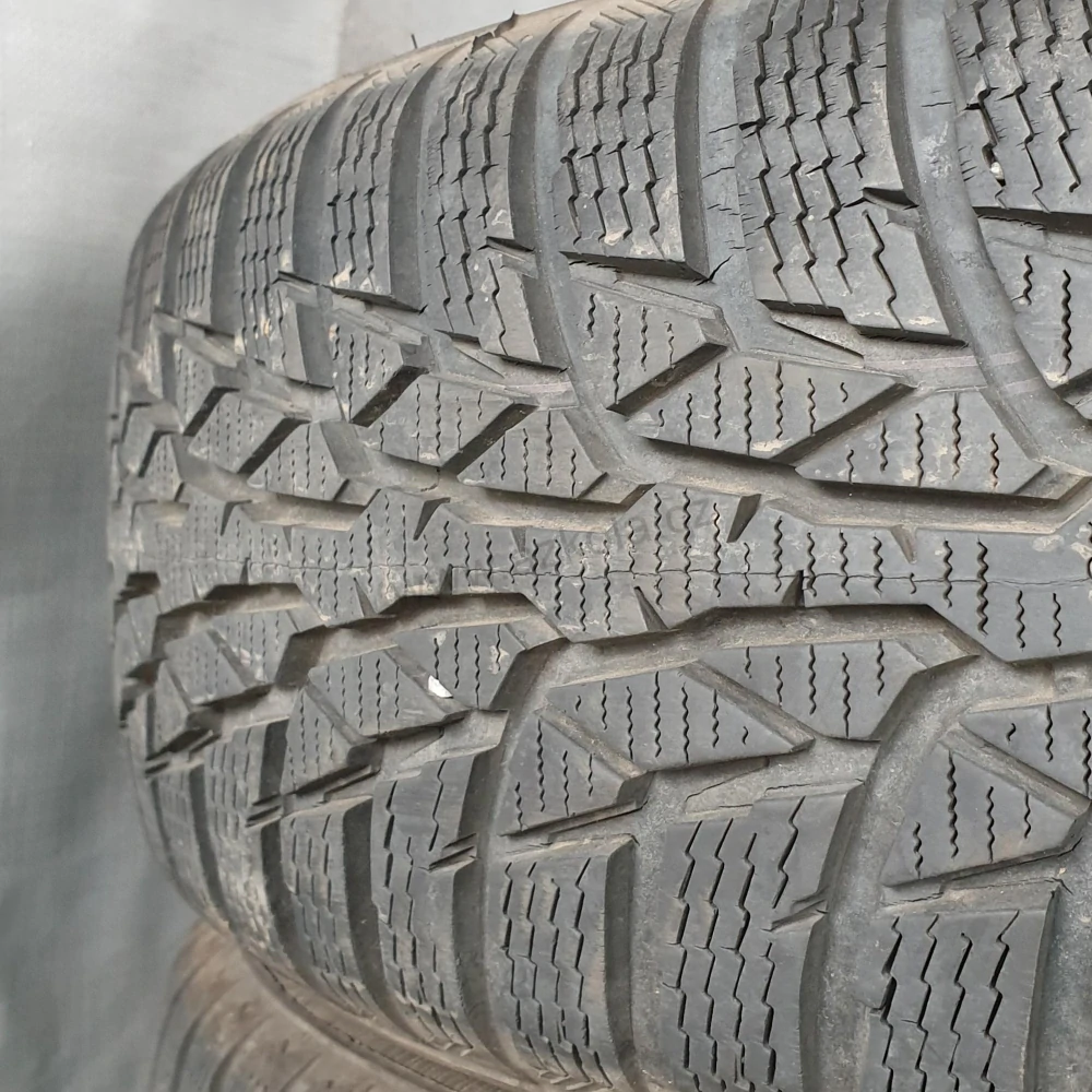 Zimní pneumatiky 185/65 R15 Nokian č. AP518