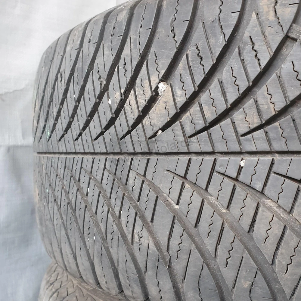Celoroční pneumatiky 235/55 R17 GoodYear č. AP523