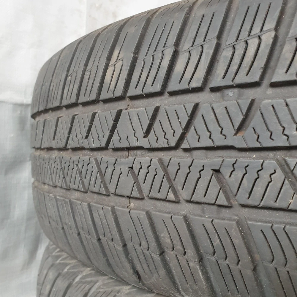 Zimní pneumatiky 215/65 R17 Barum č. AP527