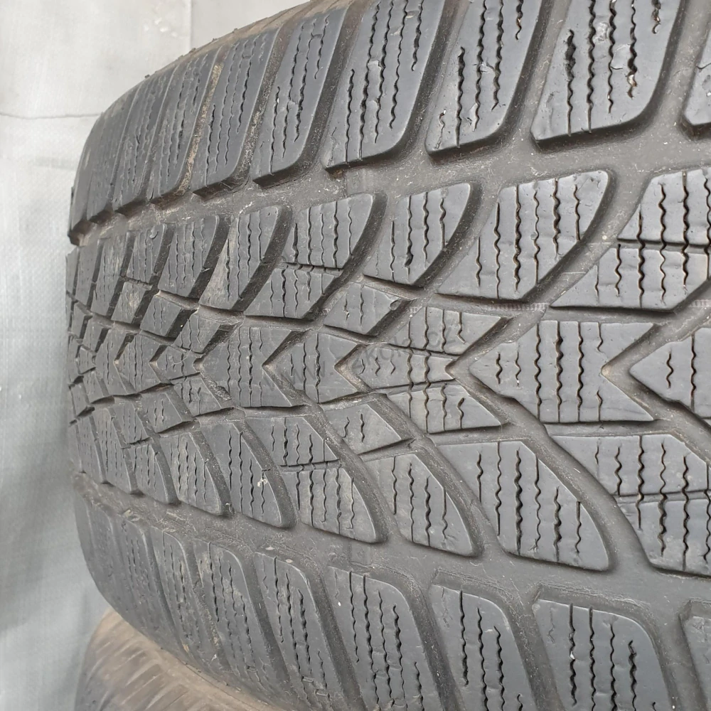 Zimní pneumatiky 215/55 R16 Dunlop č. AP538