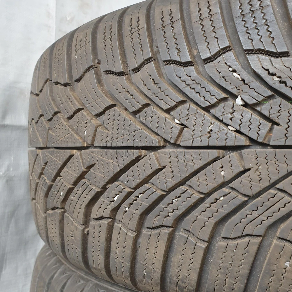 Zimní pneumatiky 225/45 R17 Kumho č. AP539