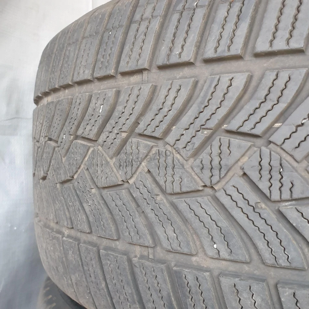 Zimní pneumatiky 245/40 R19 GoodYear č. AP556