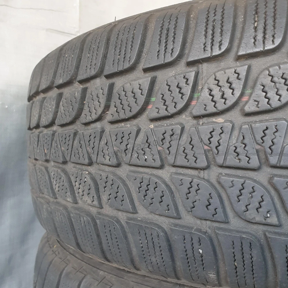 Zimní pneumatiky 195/60 R16 Bridgestone č. AP559