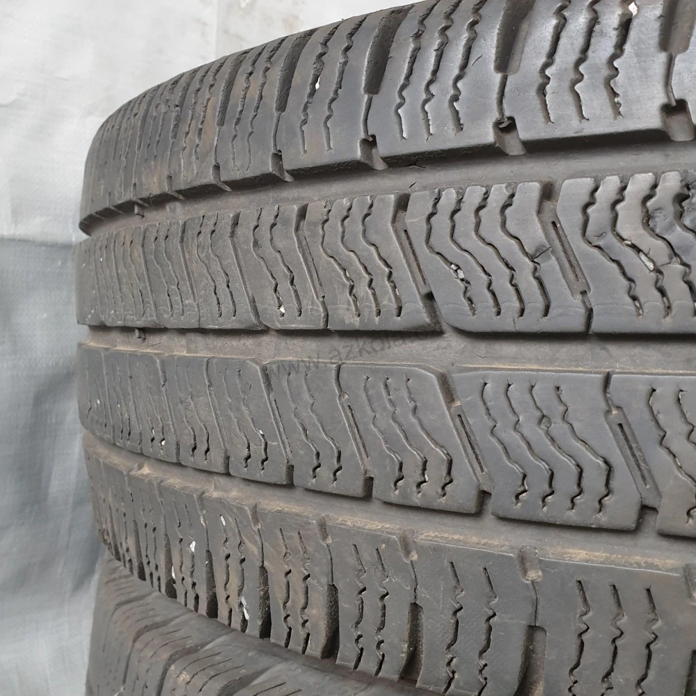 Zimní pneumatiky 215/70 R15C Barum č. AP563
