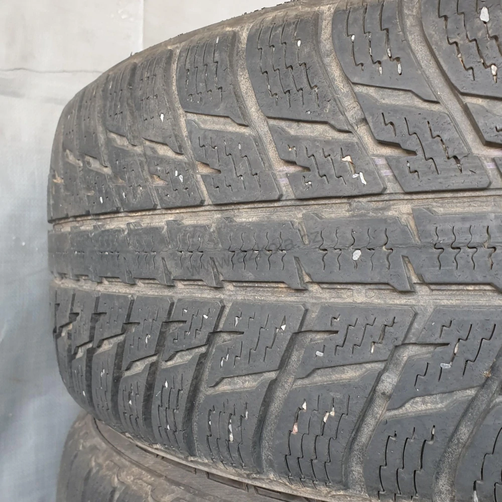 Zimní pneumatiky 215/65 R16 Nokian č. AP564