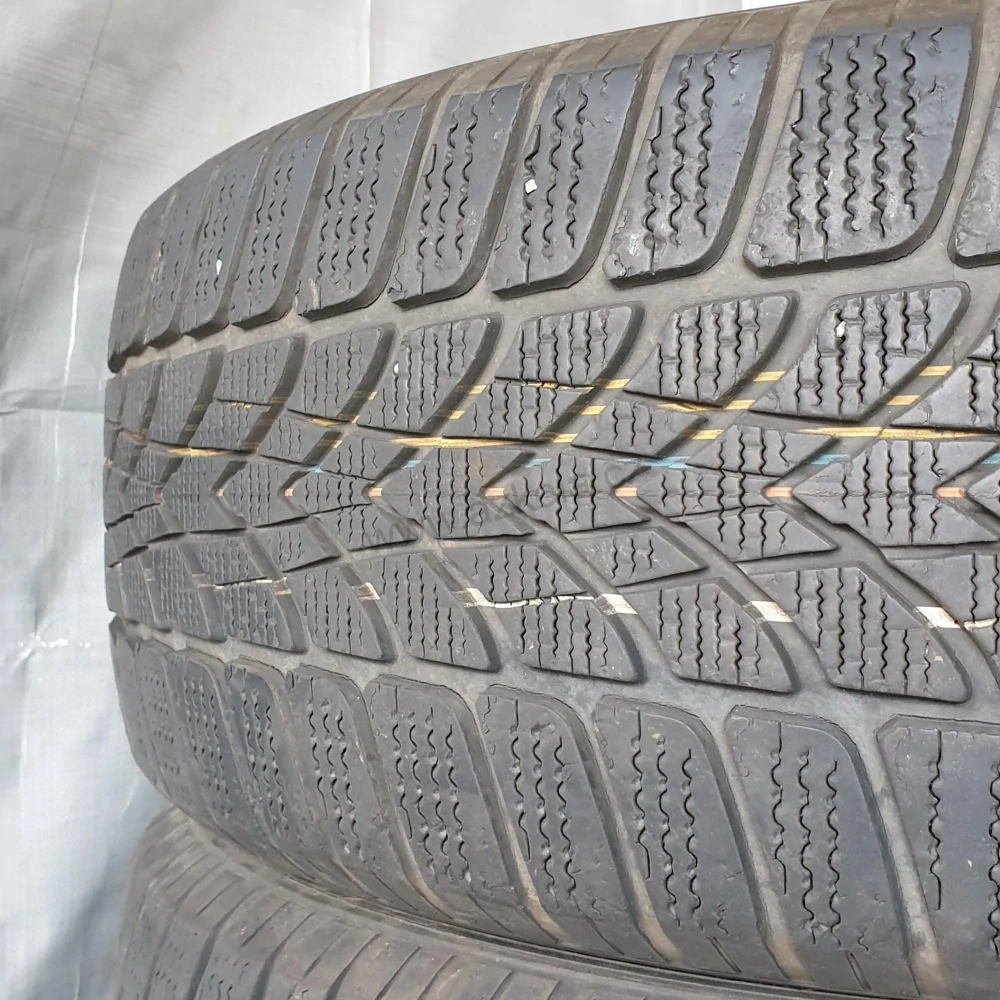 Zimní pneumatiky 235/55 R19 Dunlop č. AP565