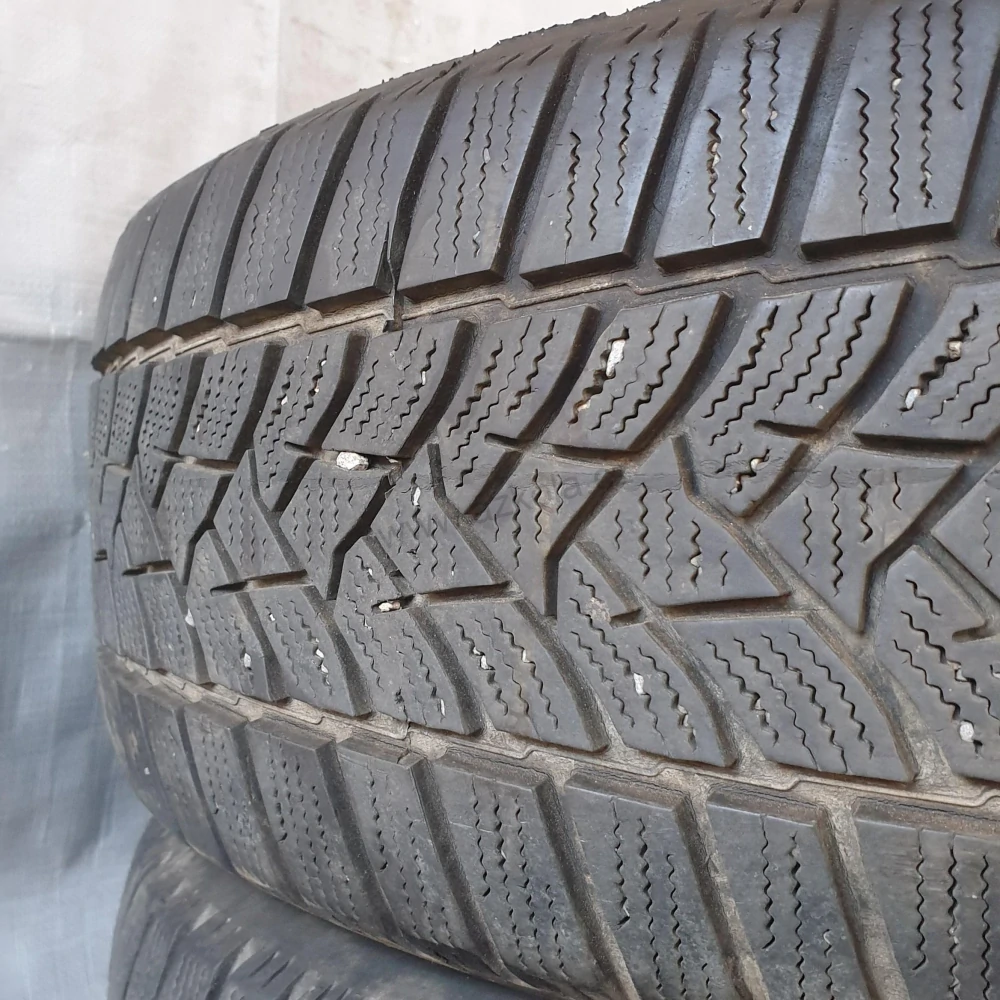 Zimní pneumatiky 205/60 R16 Dunlop č. AP567