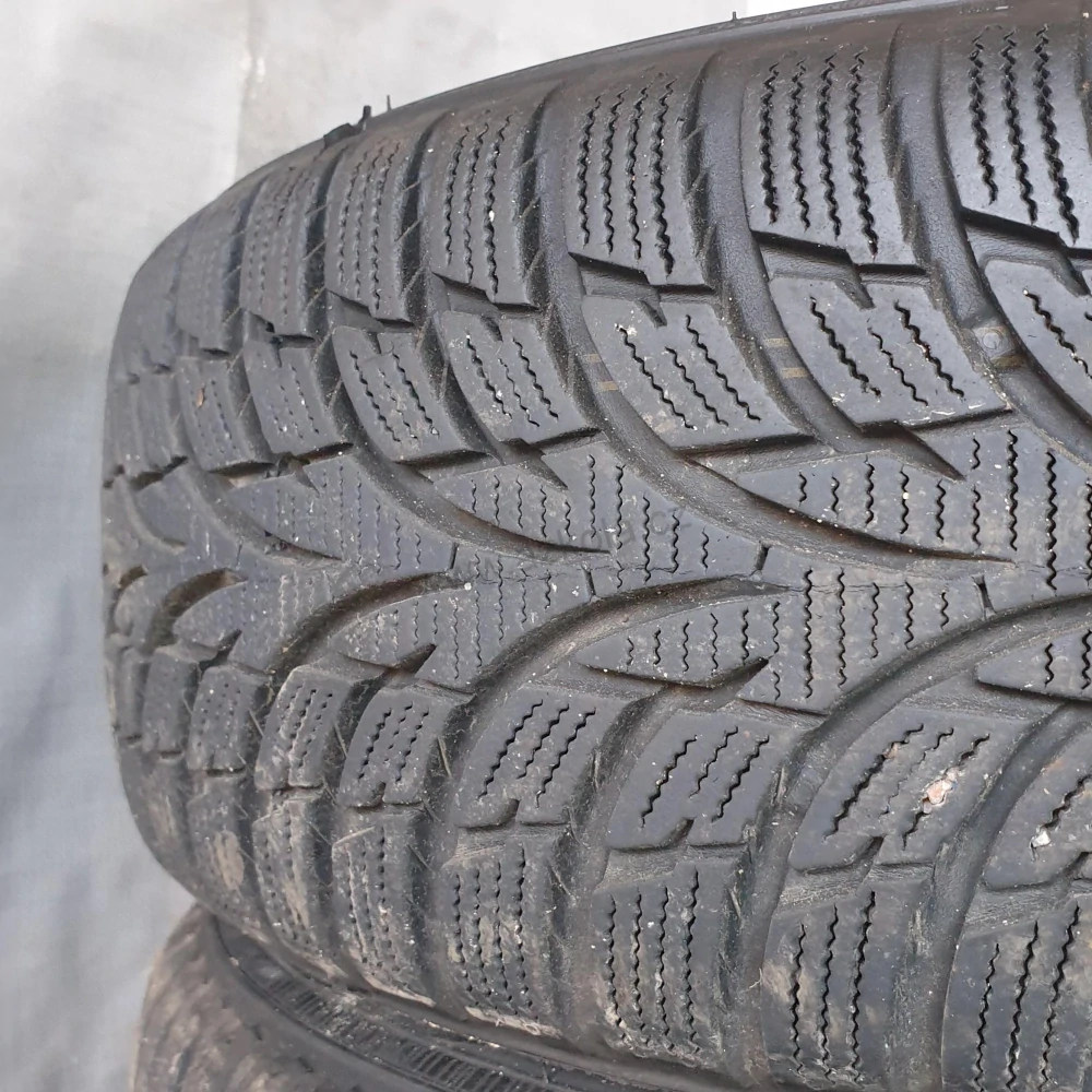 Zimní pneumatiky 185/60 R15 Nokian č. AP574