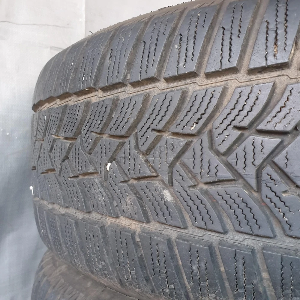 Zimní pneumatiky 215/60 R16 Dunlop č. AP576