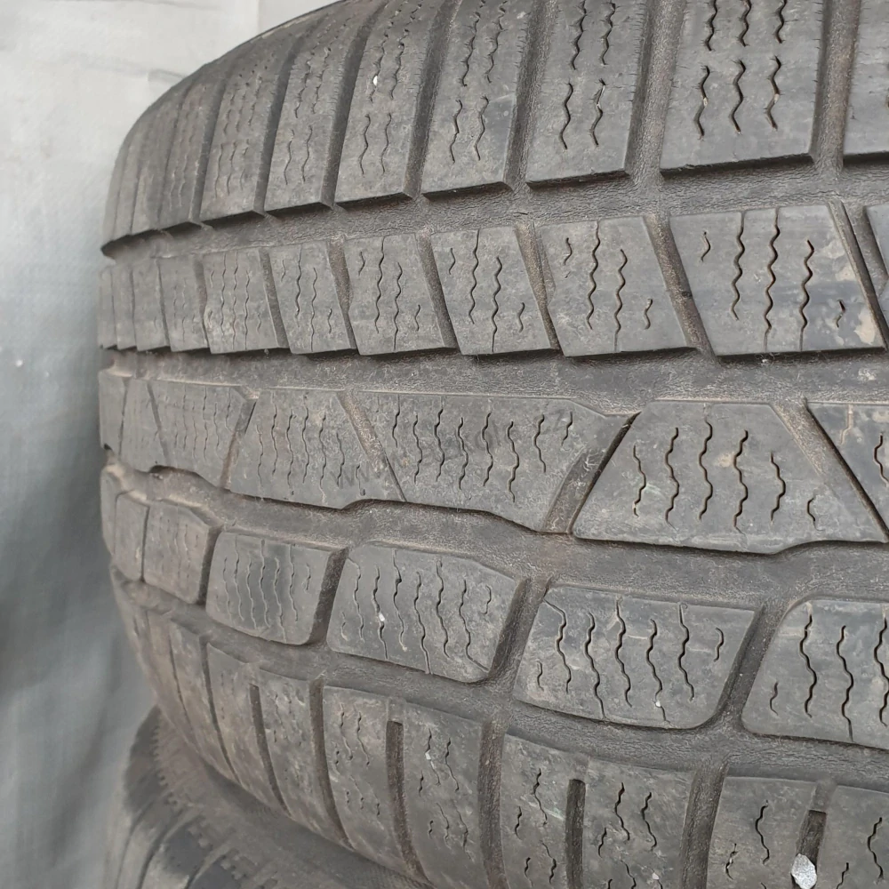 Zimní pneumatiky 215/60 R16 Continental č. AP581
