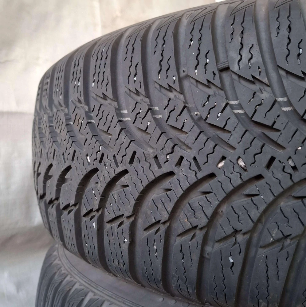 Zimní pneumatiky 195/65 R15 Kumho č. AP583