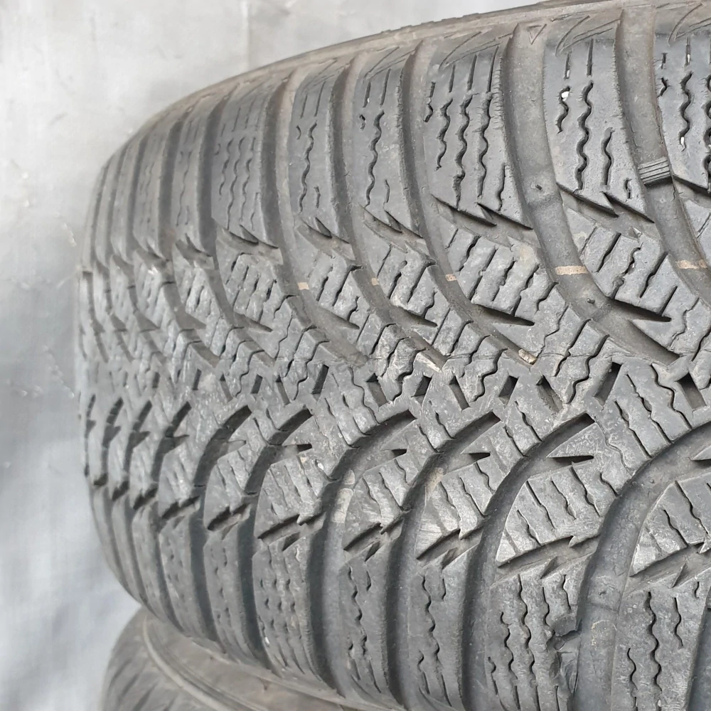 Zimní pneumatiky 185/55 R15 Kumho č. AP595