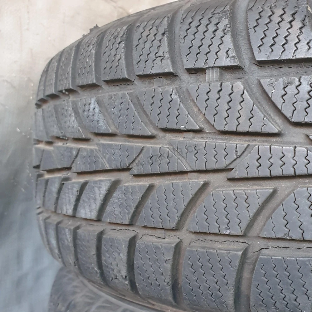 Zimní pneumatiky 195/65 R15 Hankook č. AP596