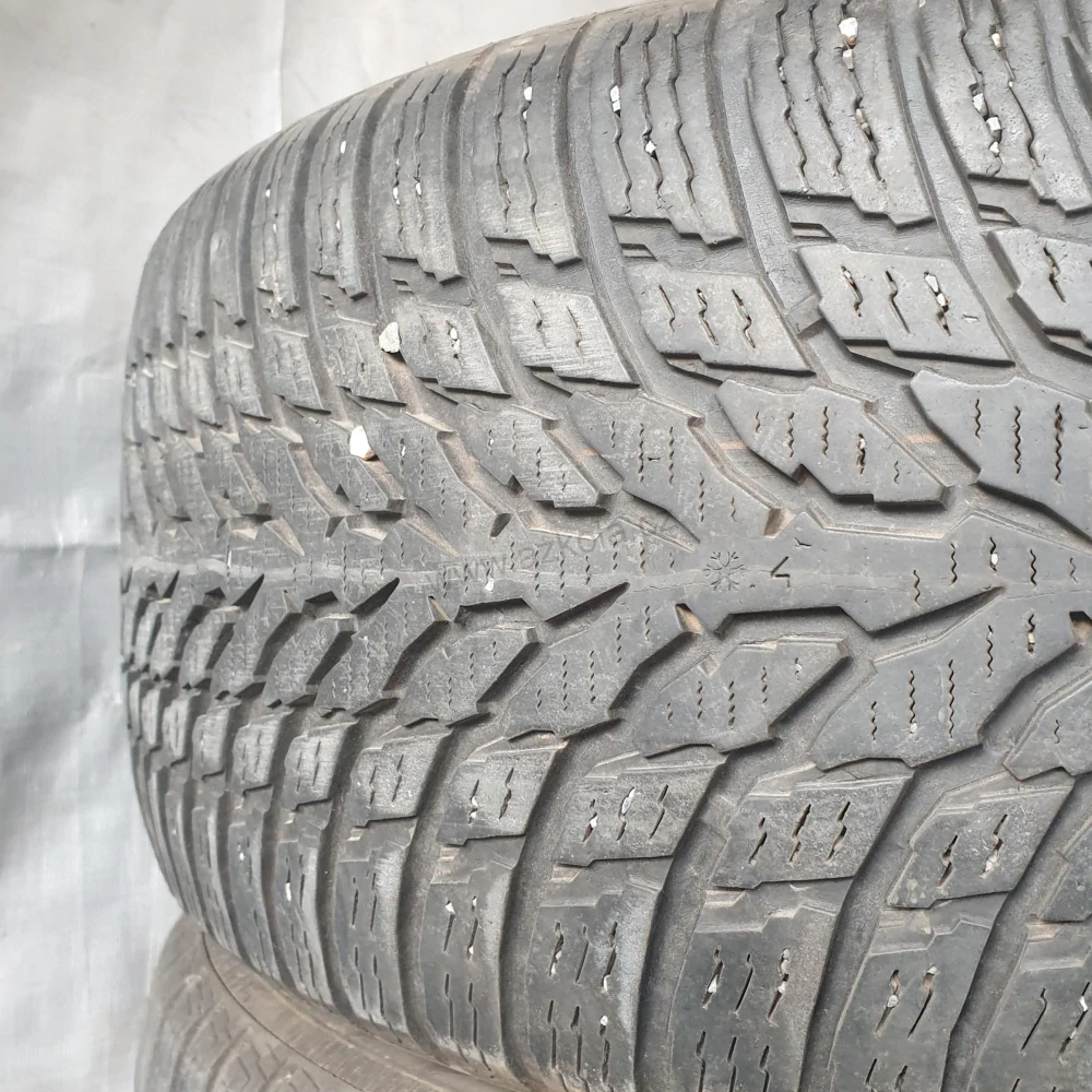 Zimní pneumatiky 235/55 R17 Nokian č. AP601