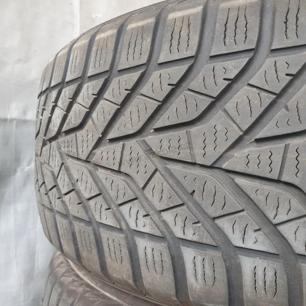 Zimní pneumatiky 215/60 R16 Yokohama č. AP603