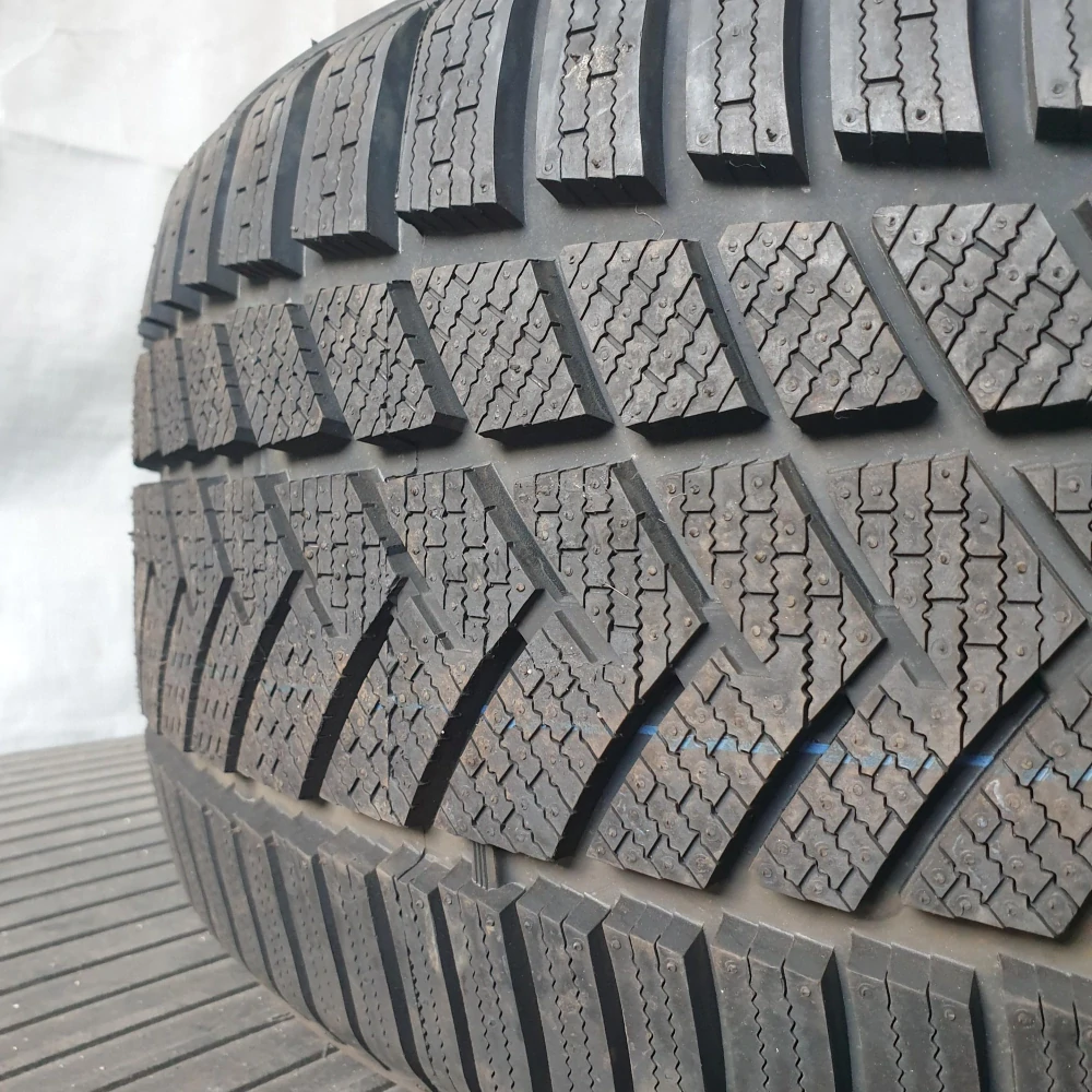 Zimní pneumatika 245/40 R18 Sunny č. AP630