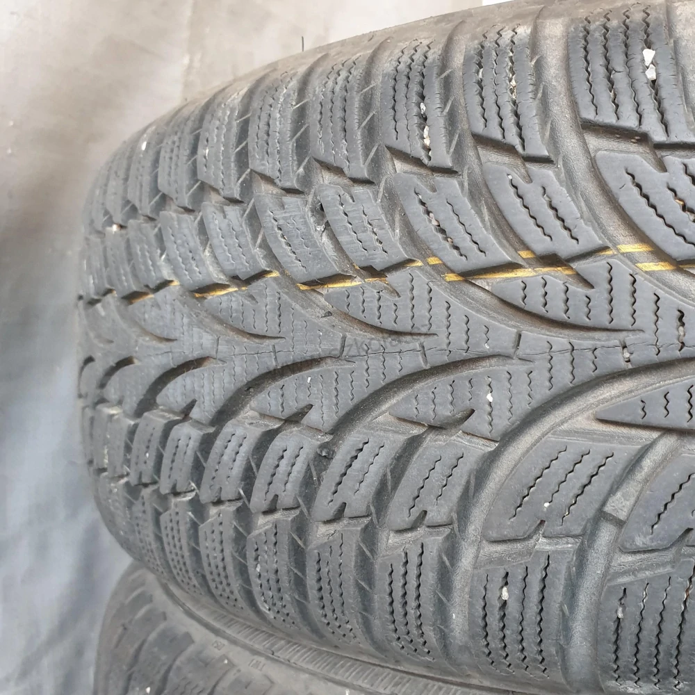Zimní pneumatiky 185/65 R15 Nokian č. AP636
