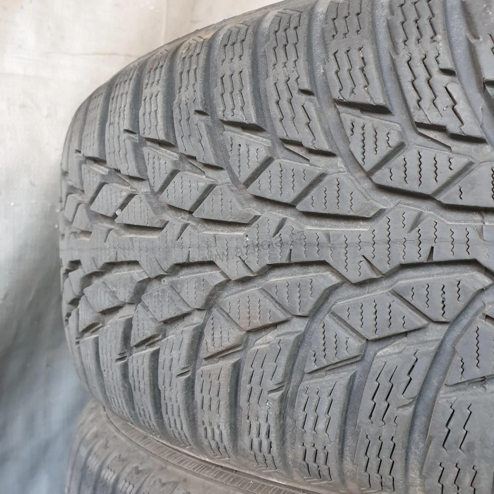 Zimní pneumatiky 205/60 R16 Nokian č. AP643