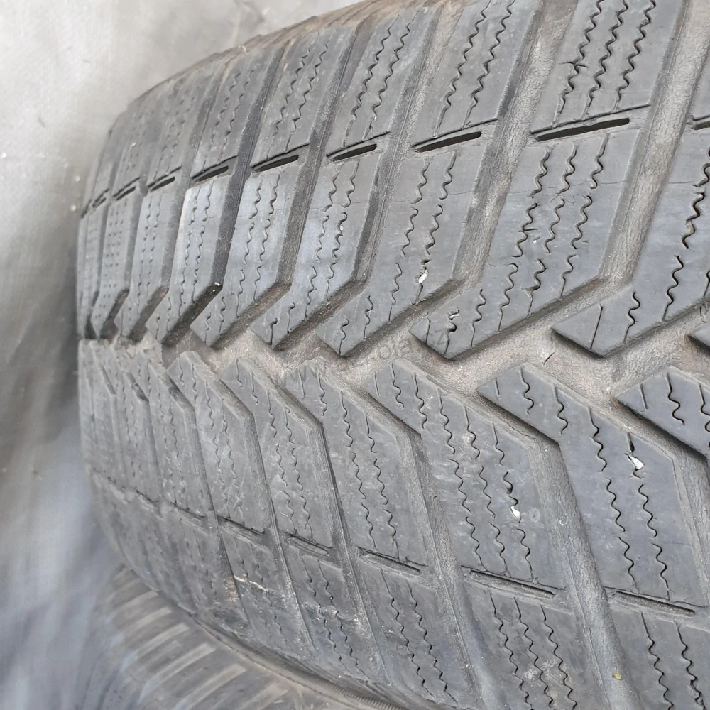 Zimní pneumatiky 195/65 R15 Vredestein č. AP644