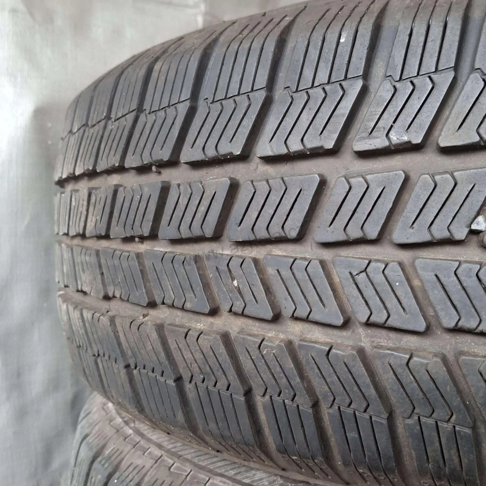 Zimní pneumatiky 185/60 R15 Barum č. AP662