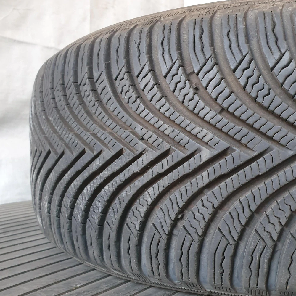 Zimní pneumatika 215/55 R16 Michelin č. AP666