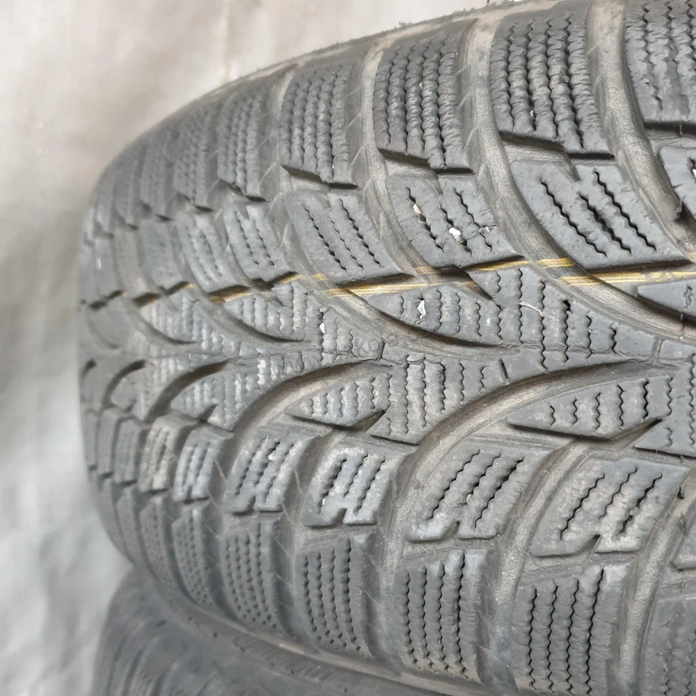 Zimní pneumatiky 185/65 R15 Nokian č. AP679