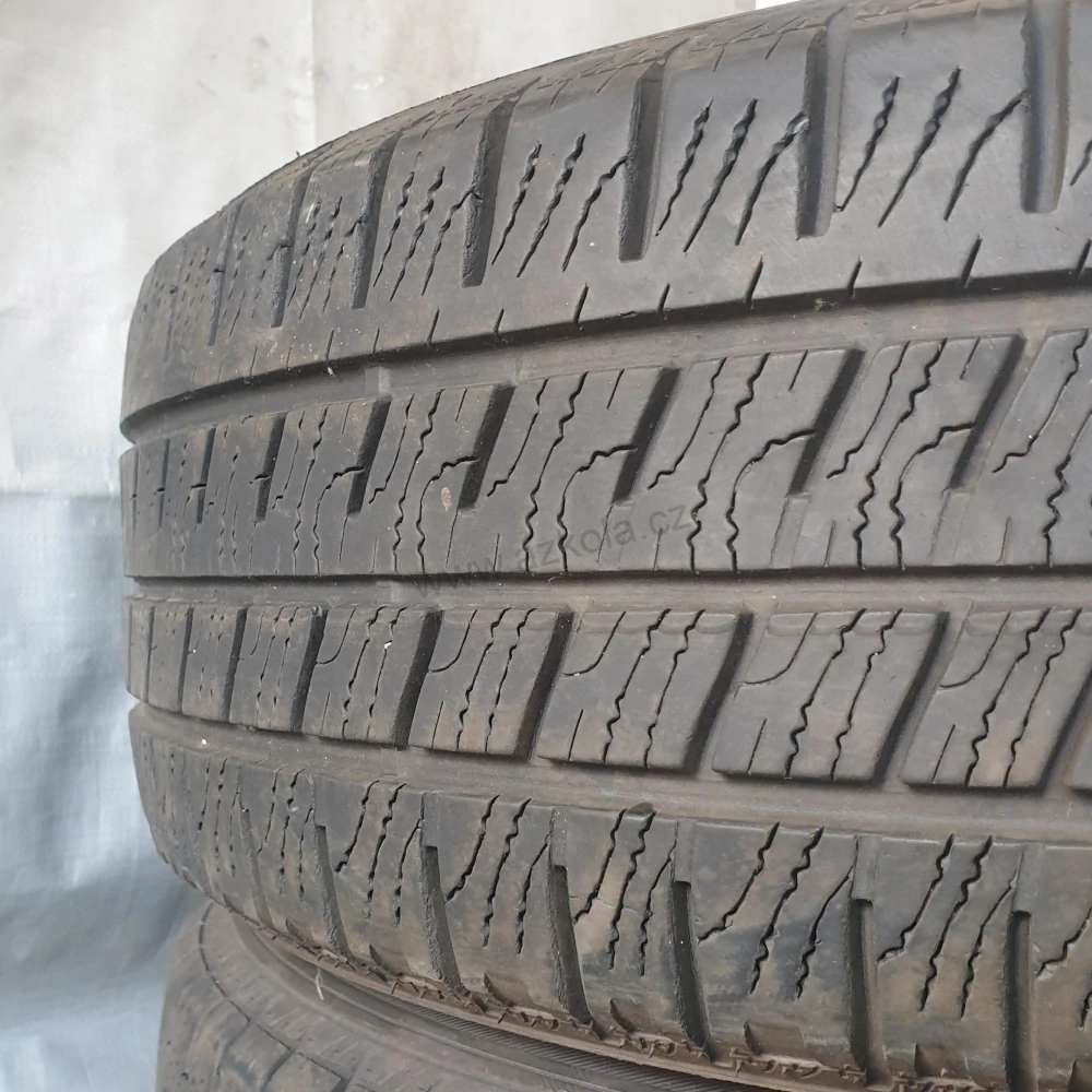 Zimní pneumatiky 215/65 R16C GoodYear č. AP685