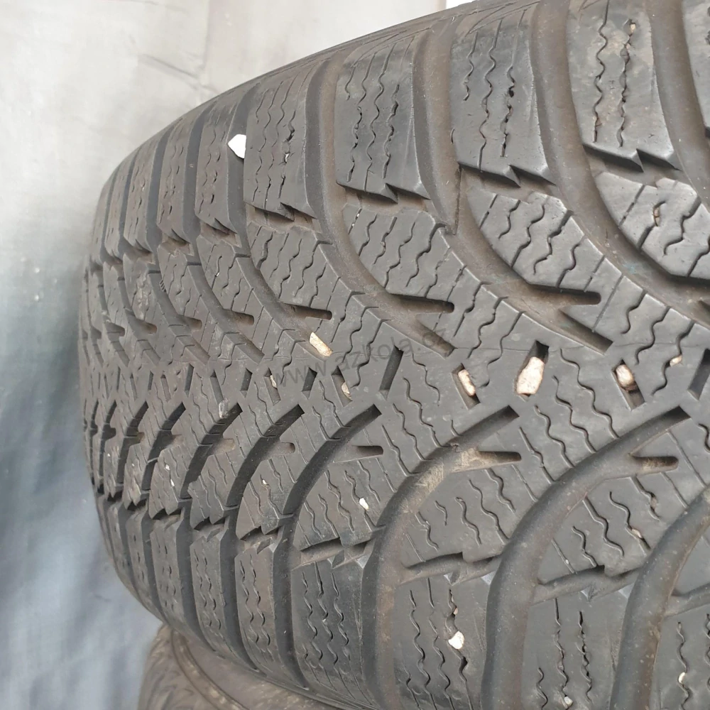 Zimní pneumatiky 195/60 R16 Kumho č. AP687