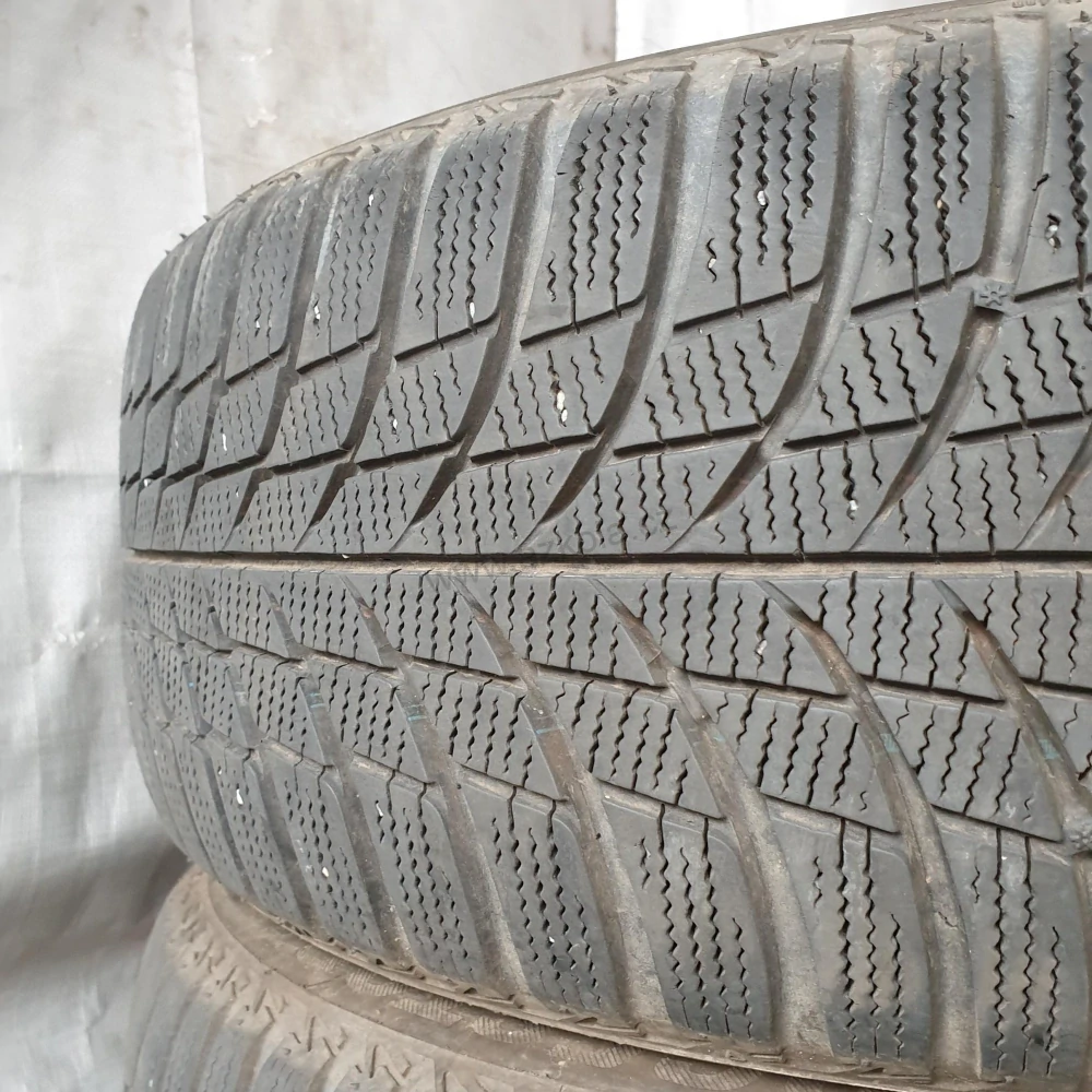 Zimní pneumatiky 205/55 R16 Bridgestone č.AP710