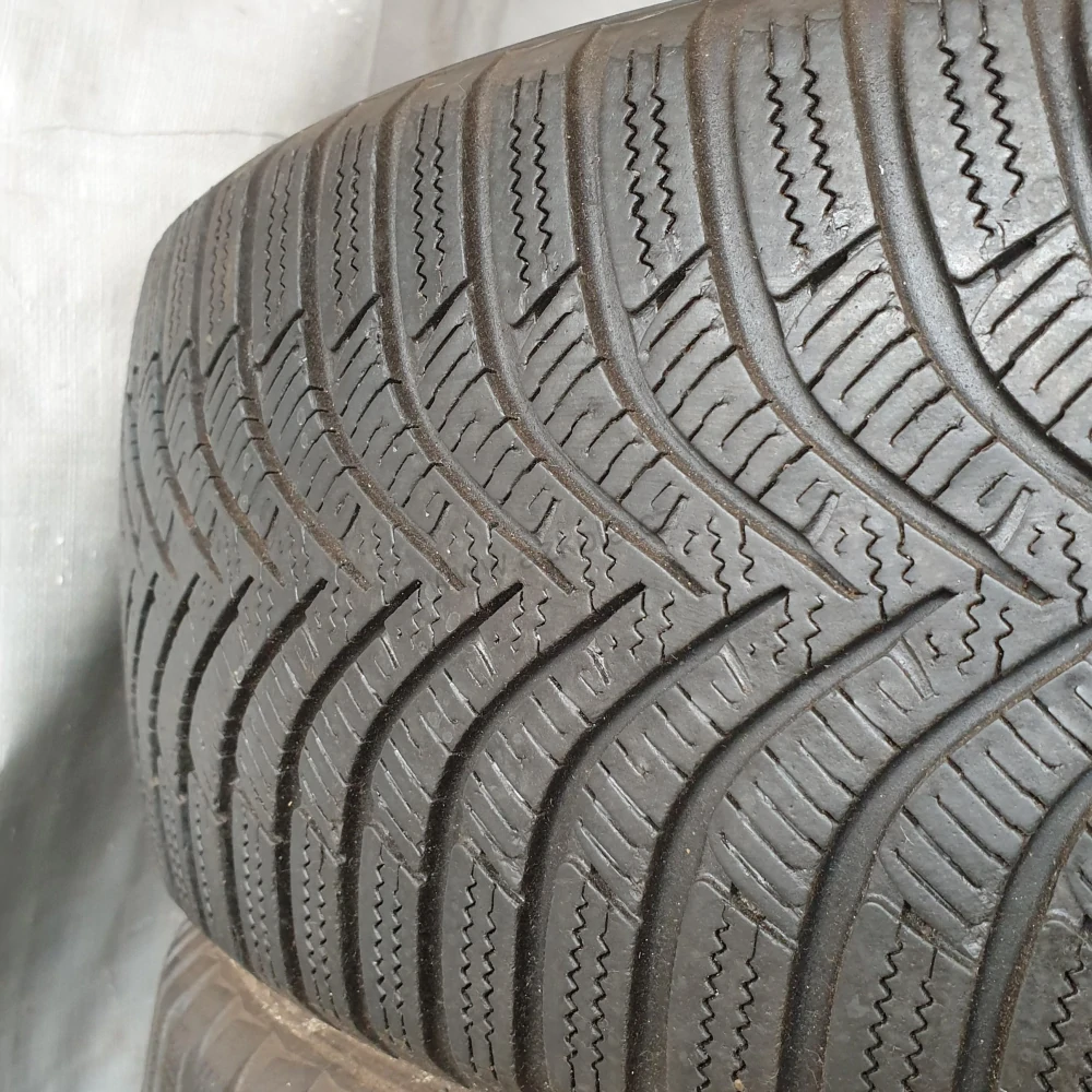 Zimní pneumatiky 205/55 R16 Hankook č. AP711