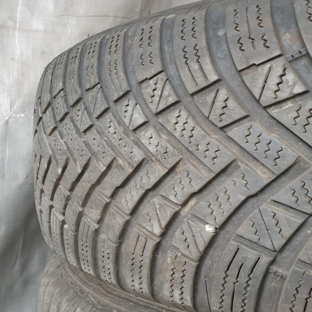 Zimní pneumatiky 215/65 R16 Hankook č. AP727