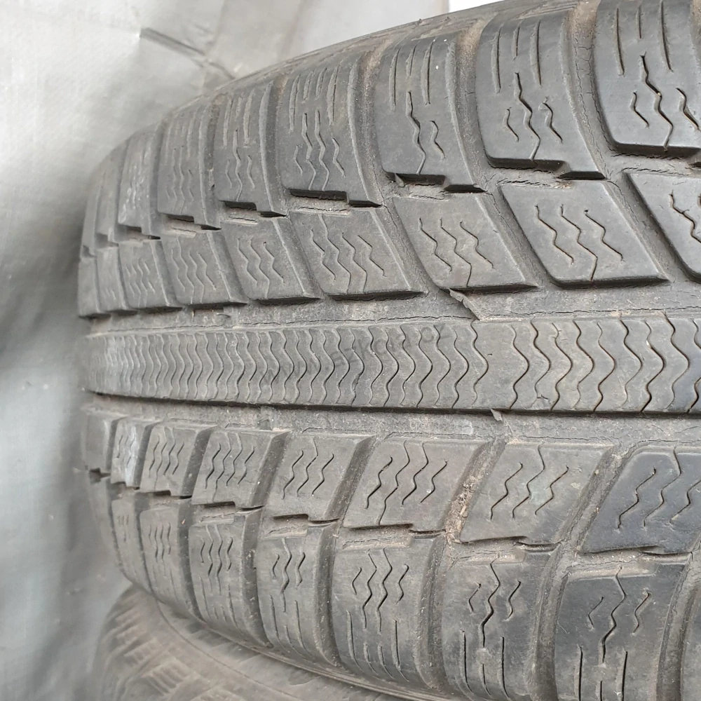 Zimní pneumatiky 195/65 R15 Michelin č. AP730
