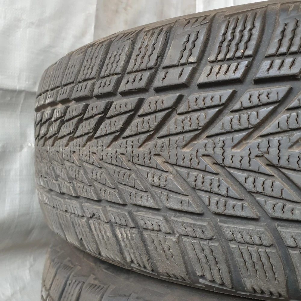 Zimní pneumatiky 185/60 R15 GoodYear č. AP735