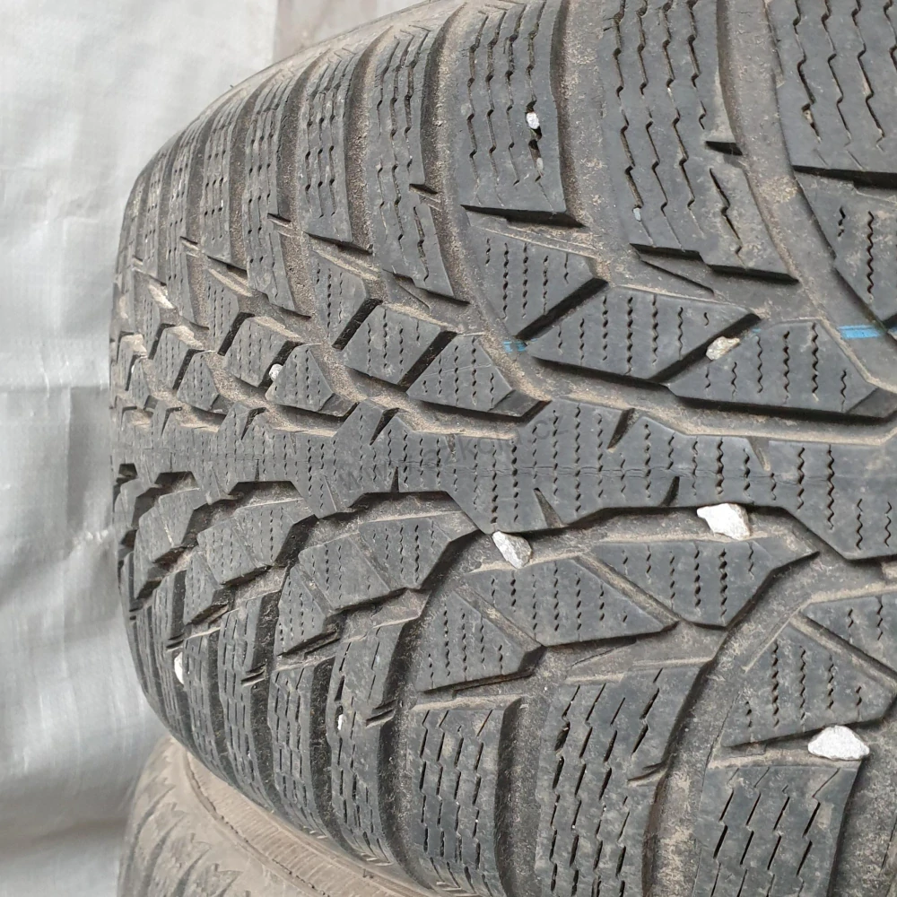Zimní pneumatiky 215/60 R16 Nokian č. AP736