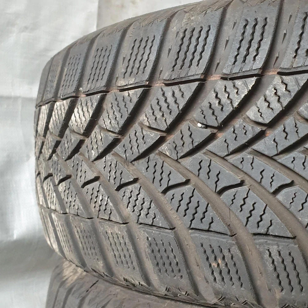 Zimní pneumatiky 185/60 R15 Semperit č. AP738