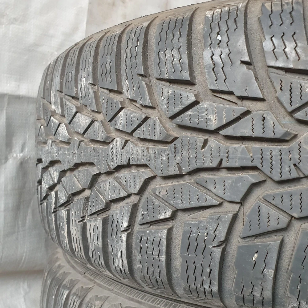 Zimní pneumatiky 185/60 R15 Nokian č. AP739