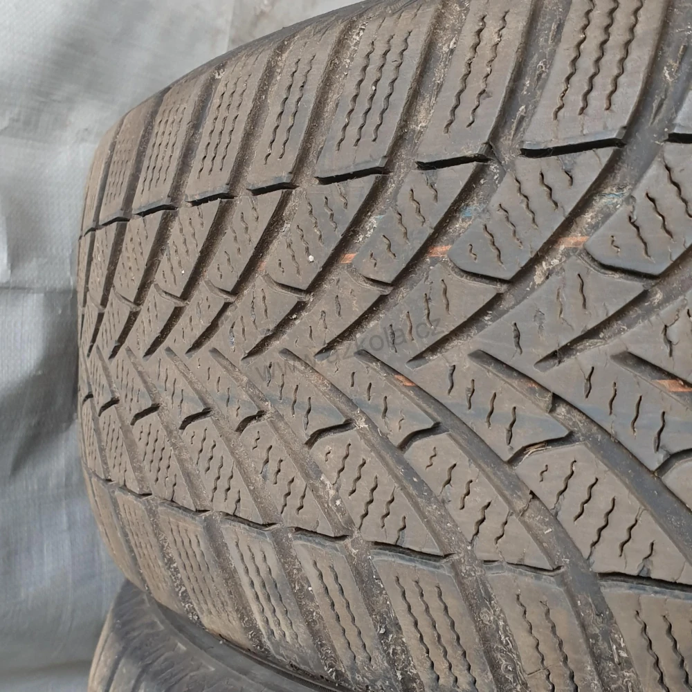 Zimní pneumatiky 215/60 R16 Semperit č. AP744