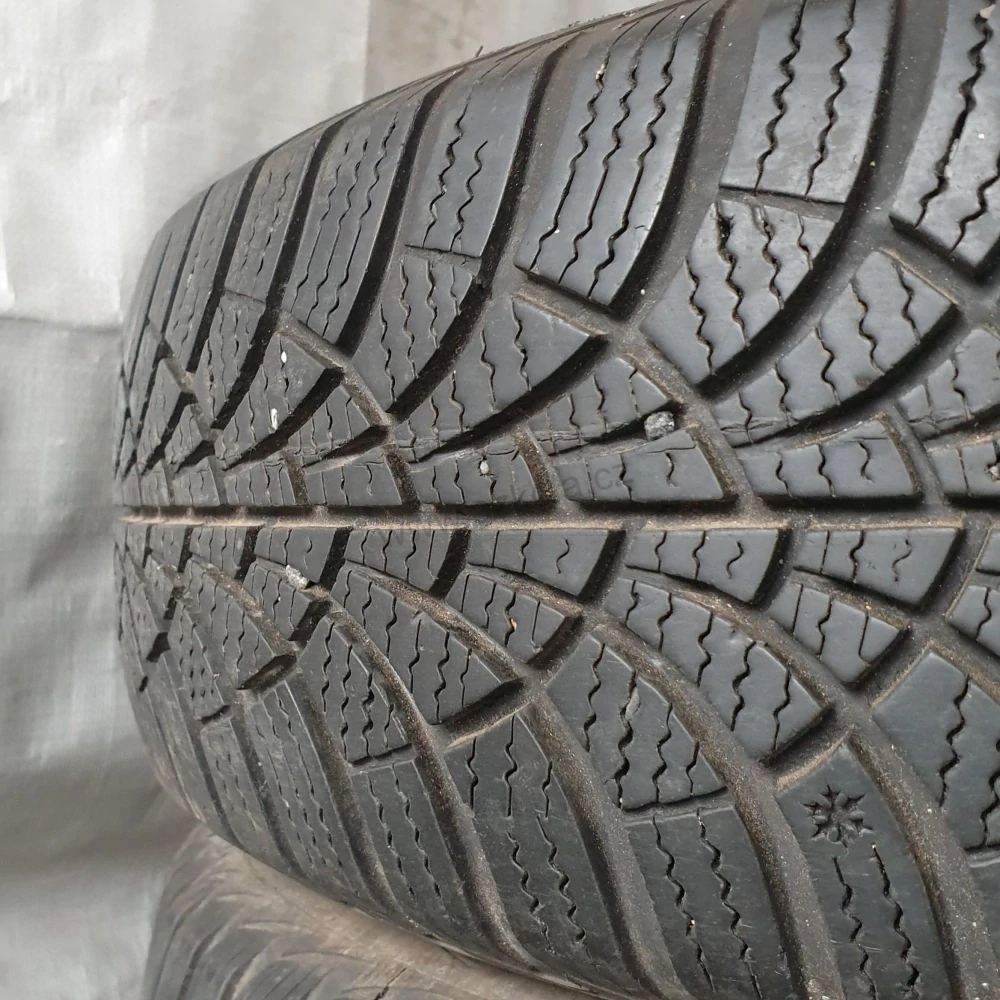 Zimní pneumatiky 185/65 R15 GoodYear č. AP747