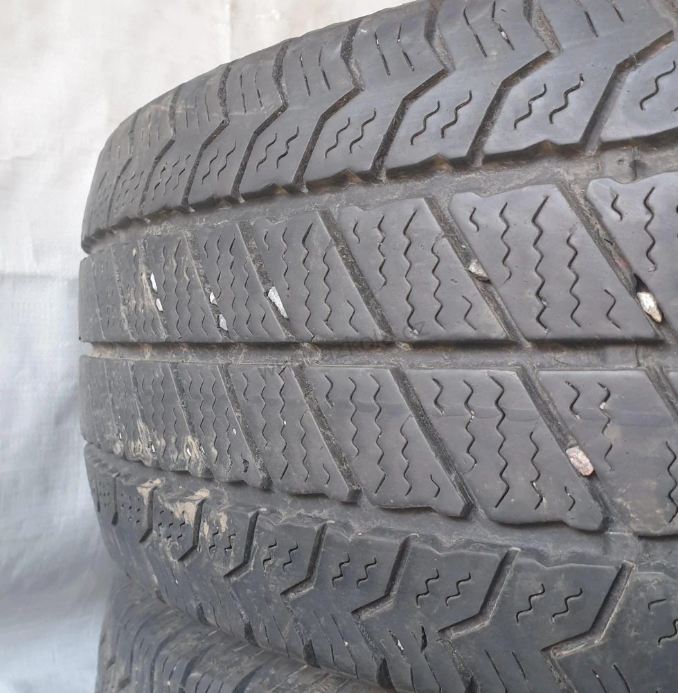 Zimní pneumatiky 215/65 R16C Barum č. AP762