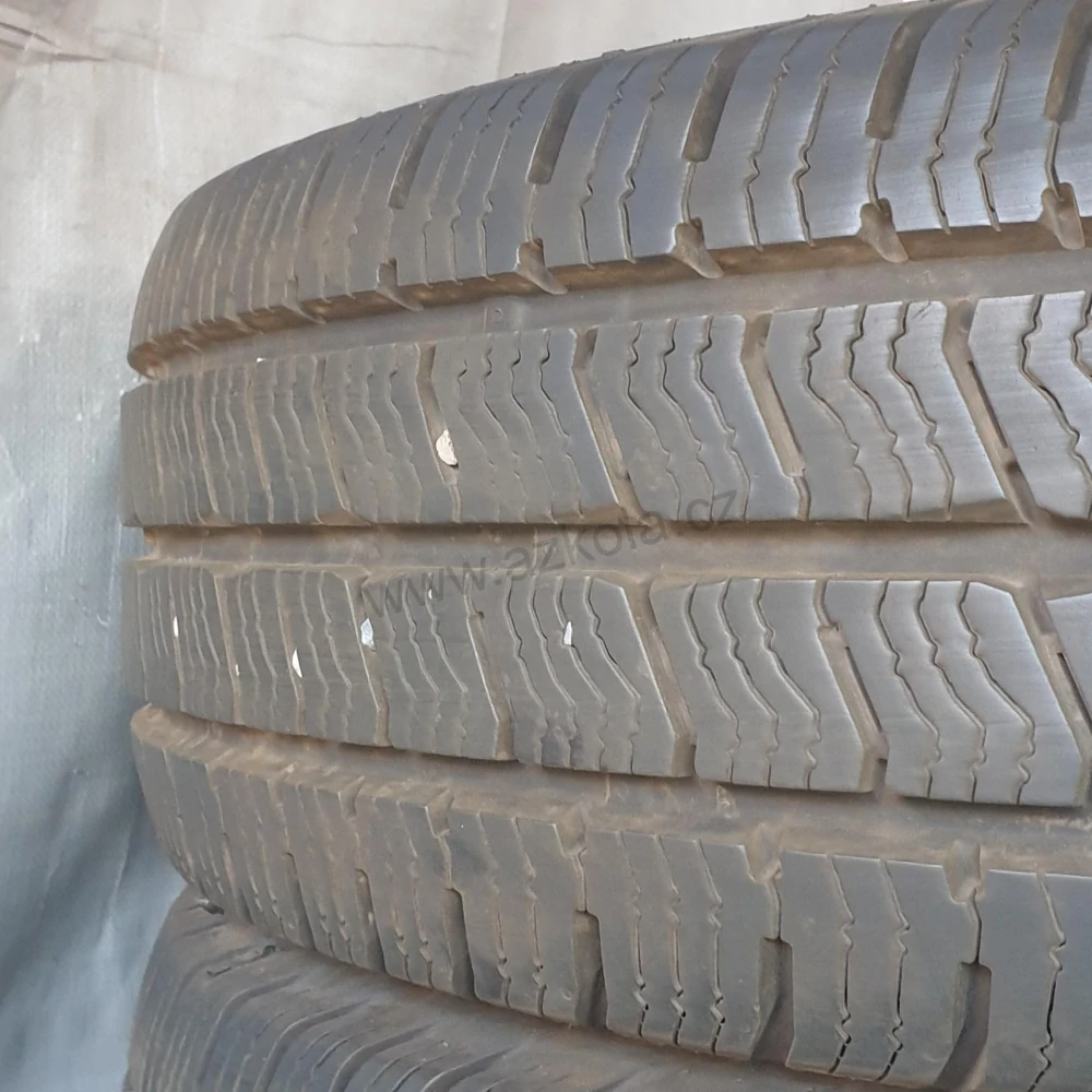 Zimní pneumatiky 235/75 R16C Barum č. AP763