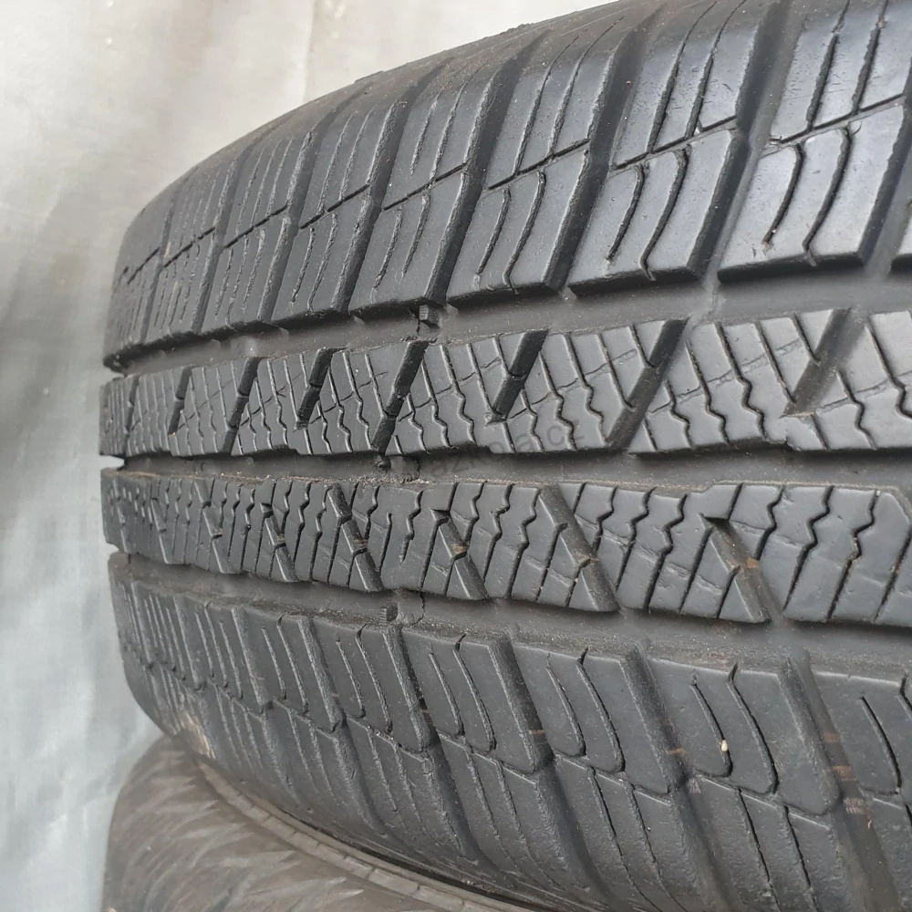 Zimní pneumatiky 175/70 R14 Barum č. AP770