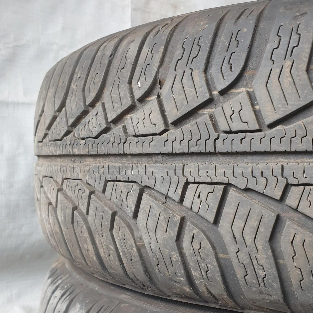 Zimní pneumatiky 195/65 R15 Uniroyal č. AP772