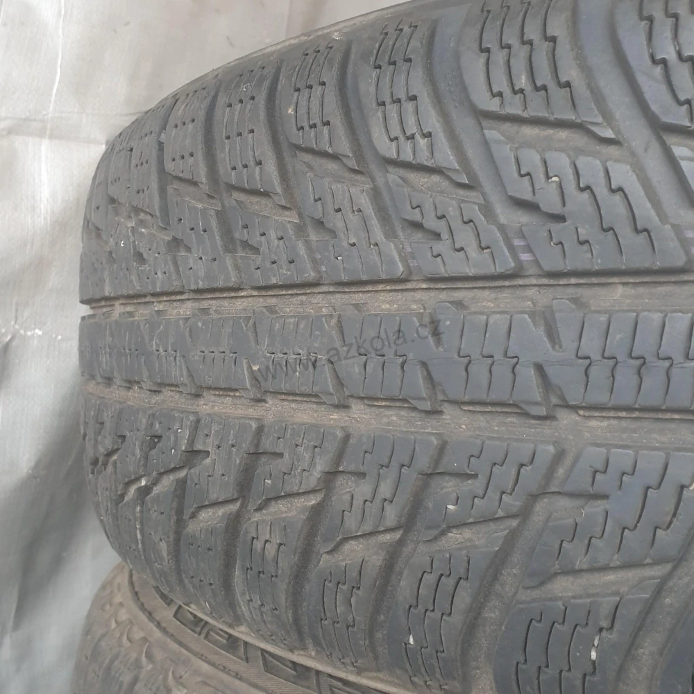 Zimní pneumatiky 215/65 R17 Nokian č. AP779