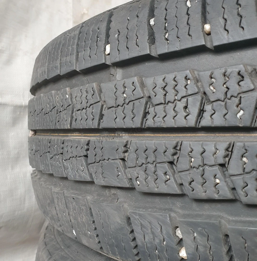 Zimní pneumatiky 205/65 R16C Nexen č. AP782